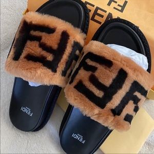 Fendi pool slides size 37